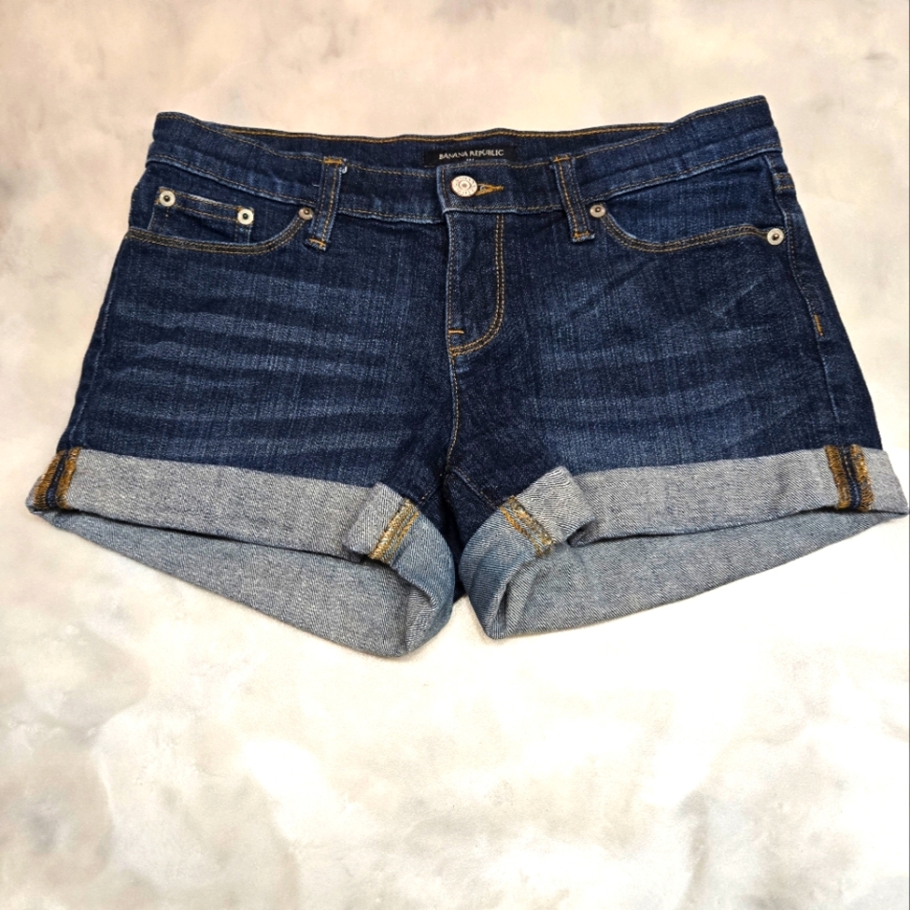 Banana Republic Jean Denim cuffed Shorts. Size 26/2